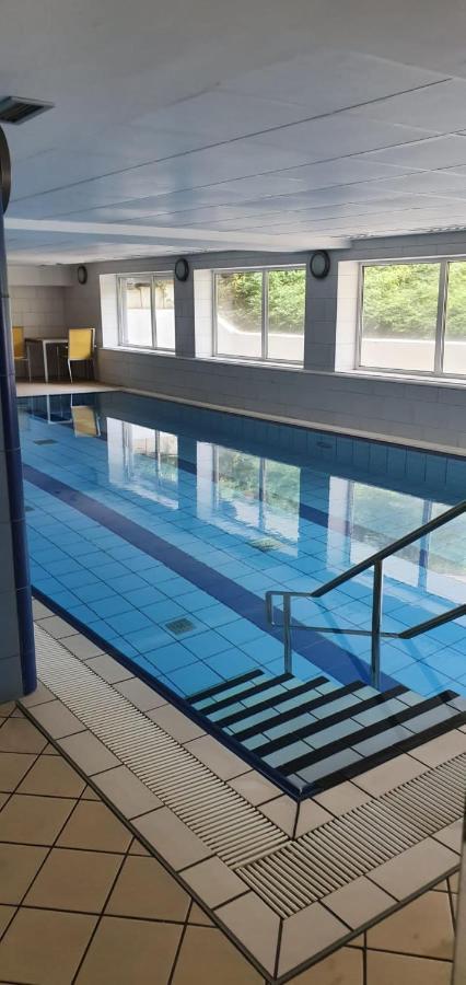 Ferienwohnung Mit Seeblick Und Schwimmbadnutzung In Куксхавен Екстериор снимка