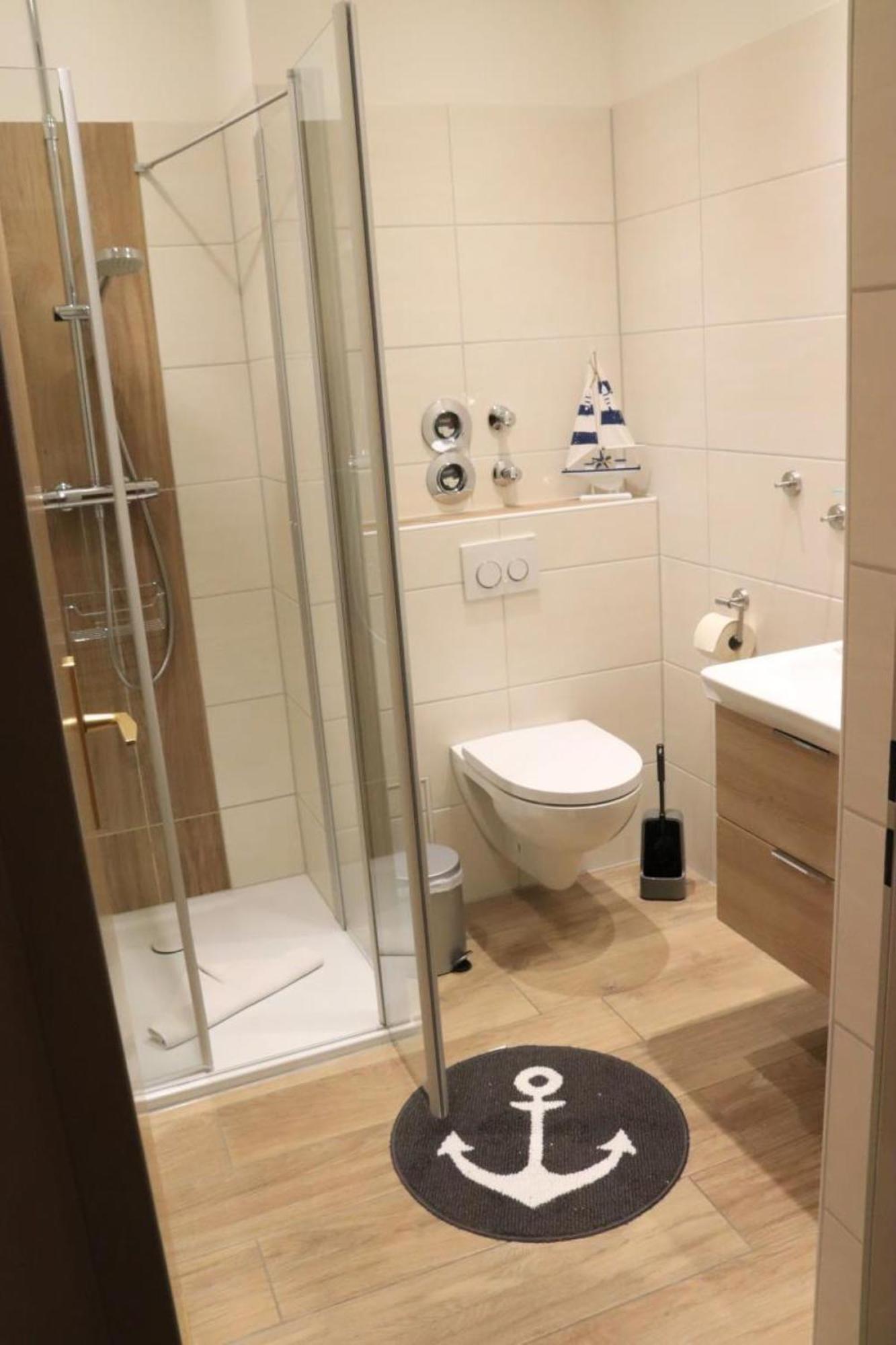Ferienwohnung Mit Seeblick Und Schwimmbadnutzung In Куксхавен Екстериор снимка